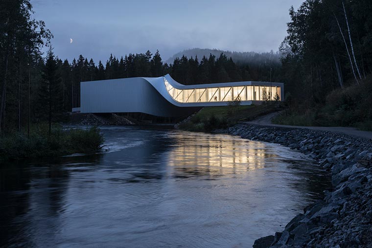The Twist Museum stretches over the Randselva river